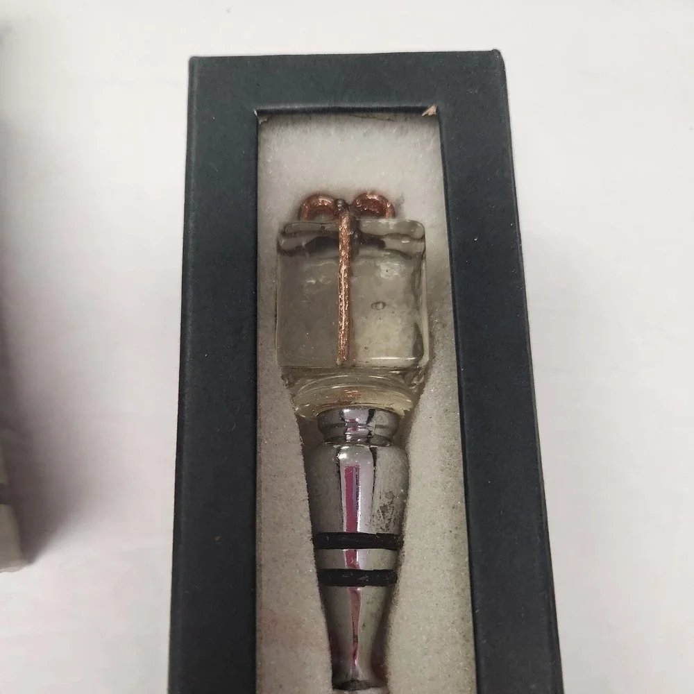 Wine stoppers & Wine Charms New Lot of 3 Stoppers And 12 charms